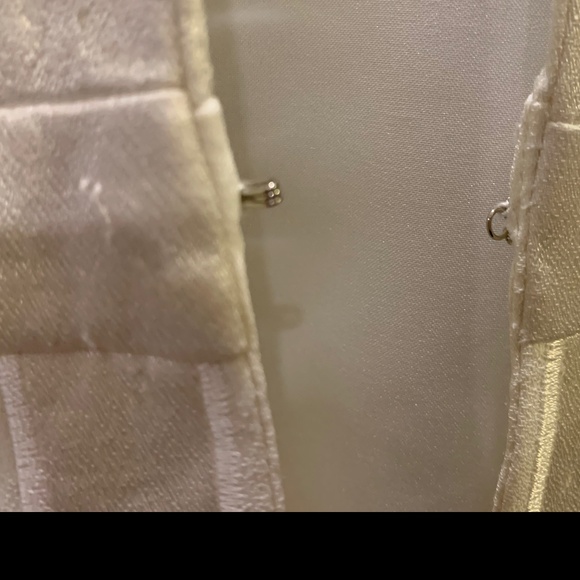 🤍HOST PICK🤍 Vintage 80s white oversized blazer with satin trim details - Picture 15 of 15